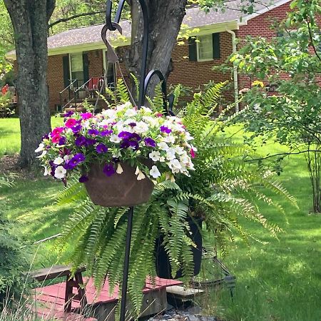 The Ashe Farm Bed & Breakfast Marshall Bagian luar foto