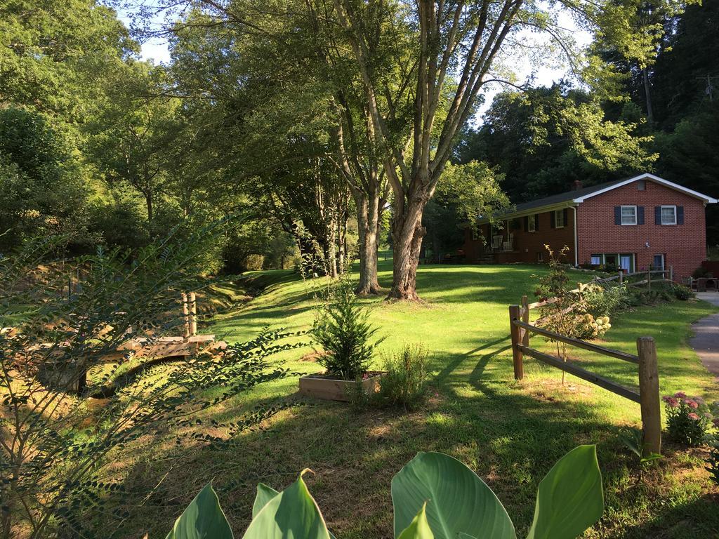 The Ashe Farm Bed & Breakfast Marshall Bagian luar foto