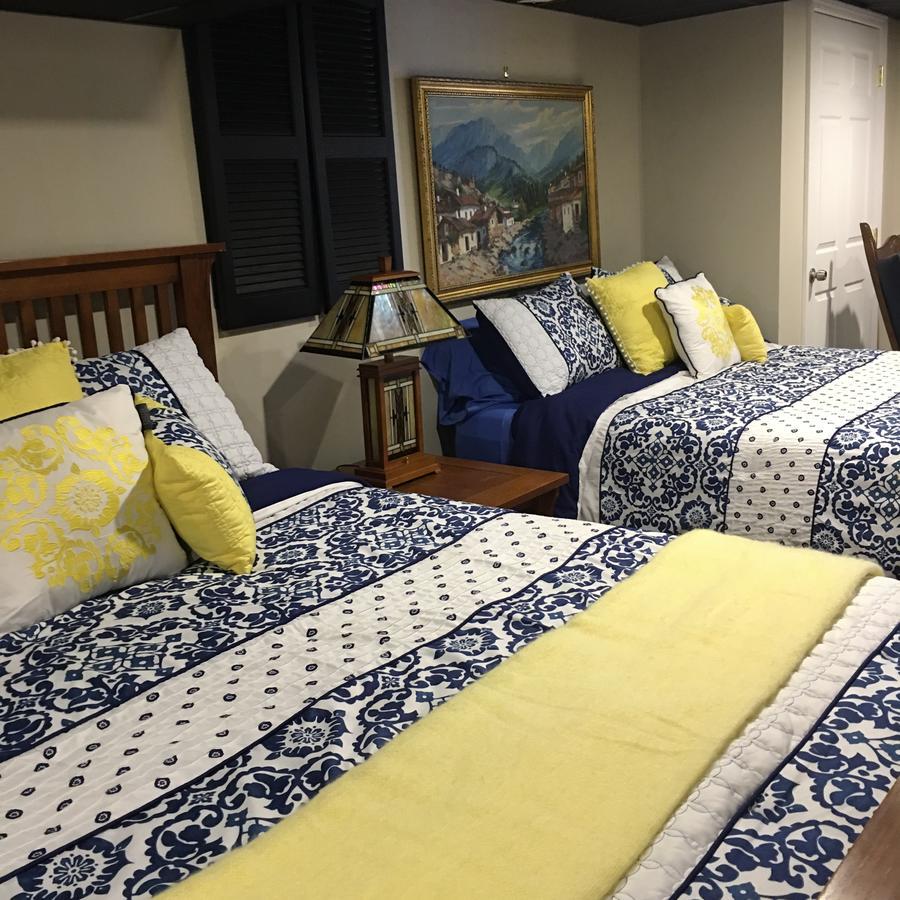 The Ashe Farm Bed & Breakfast Marshall Bagian luar foto