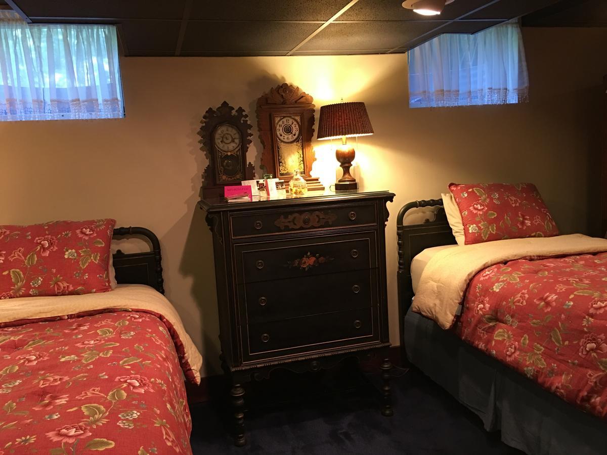 The Ashe Farm Bed & Breakfast Marshall Bagian luar foto