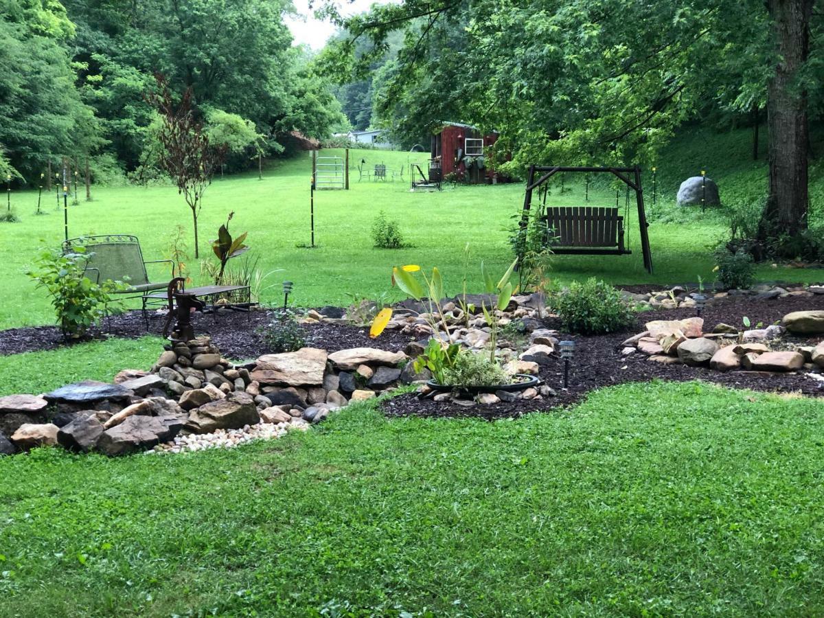 The Ashe Farm Bed & Breakfast Marshall Bagian luar foto