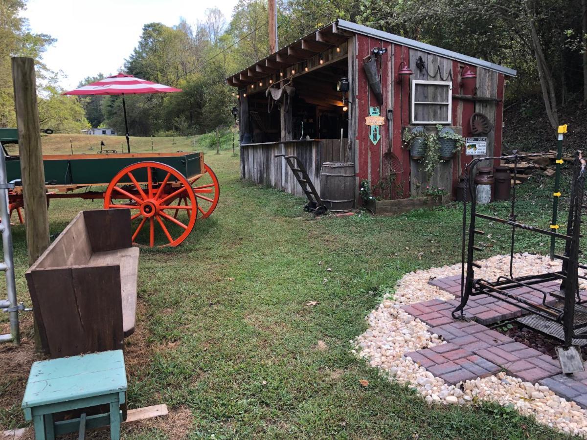 The Ashe Farm Bed & Breakfast Marshall Bagian luar foto